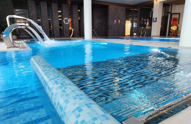 Lovely apartment for 4 people with pool, WIFI, TV, balcony, pets allowed and parking