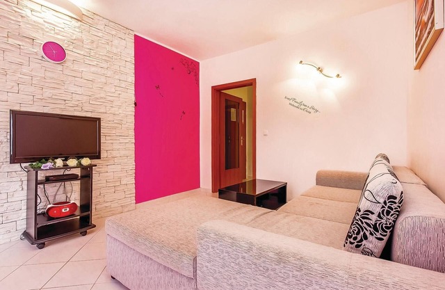 Lovely apartment in Dobrinj with WiFi