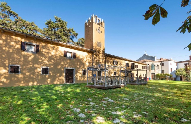 Lovely Apartment In Martinski With Wifi