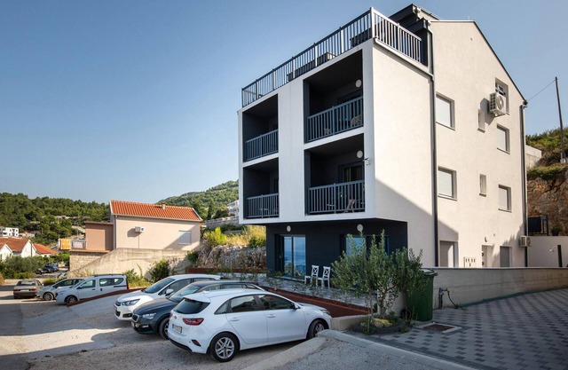 Lovely apartment in Komarna with WiFi