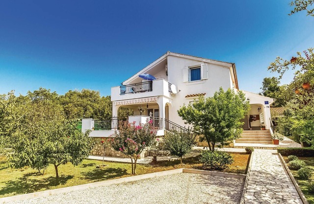 Lovely apartment in Krk with WiFi