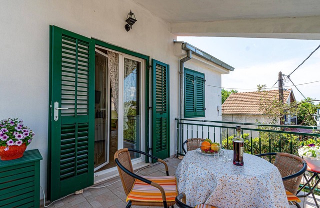 Lovely apartment in Osobljava with WiFi