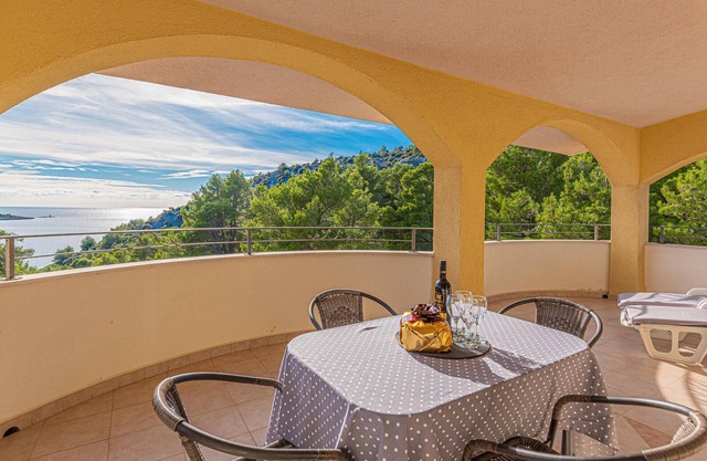 Lovely apartment in Razanj