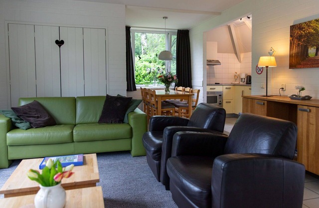 Lovely apartment in villa for 4 guests with WIFI, pool, TV, terrace and parking