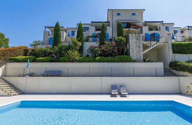 Lovely apartment in villa for 6 people with pool, A/C, WIFI, TV and terrace