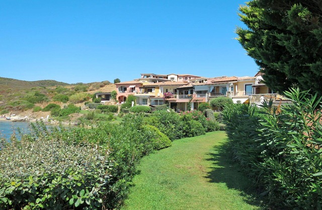 Lovely apartment for 6 people with pool, A/C, WIFI, TV, terrace, pets allowed and parking