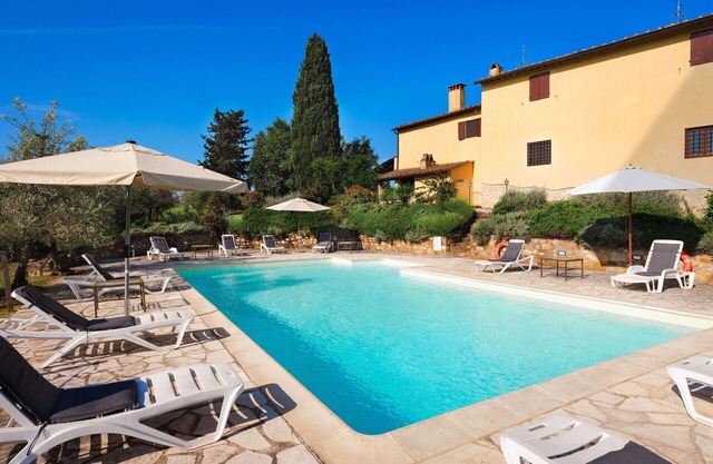 Lovely apartment with WIFI, A/C, pool, TV, pets allowed, panoramic view, close to Greve In Chianti