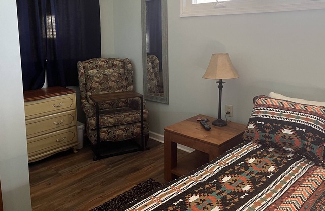 Lovely Barn Apt on 5 acre farm