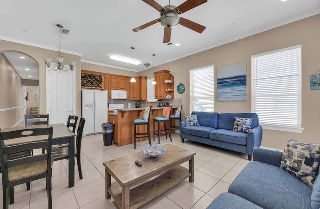 Lovely Beach and Pool Condo