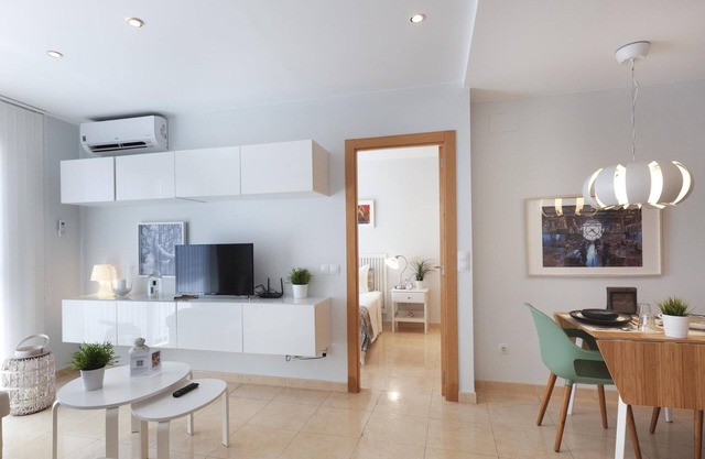 Lovely Beachside Apartment with Free Wifi and All Amenities