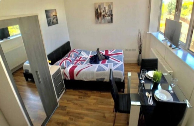 Lovely Bermondsey Studio for 2 Short or Long Stays in Central London