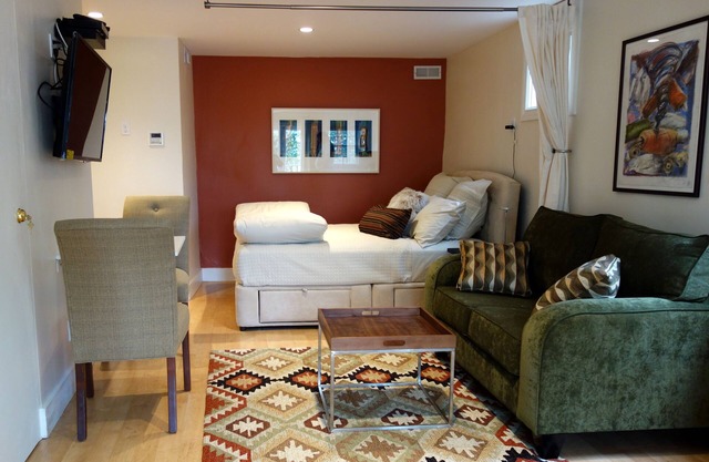 Lovely, brand new, fully equipped studio in North Berkeley, stunning views of the bay