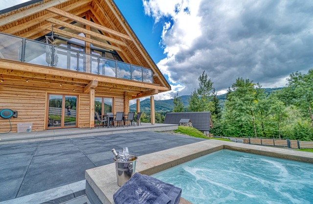 Lovely chalet with Jacuzzi in charming Zawoja
