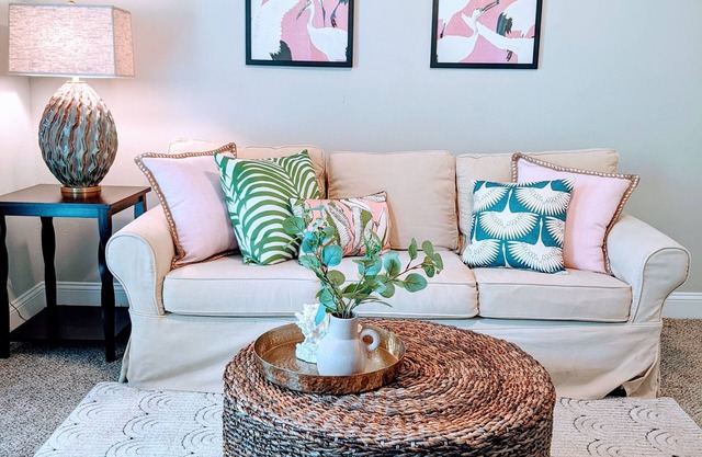 Lovely Coastal 2 Bedroom Gem with Pool
