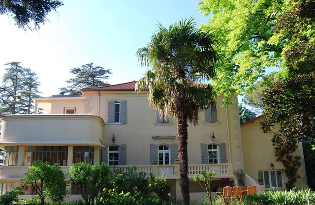 Lovely Cottage in Valréas with Swimming Pool