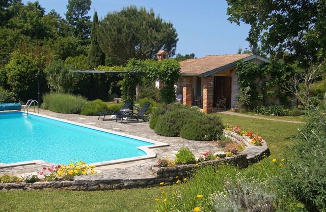 Lovely cottage with large pool in gorgeous, landscaped garden