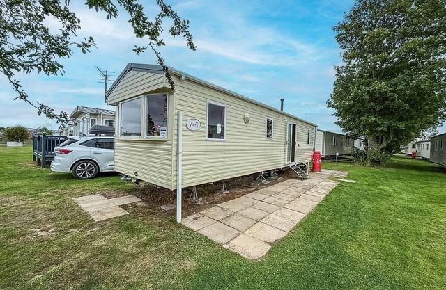 Lovely dog friendly 8 berth caravan at Sunnydale, Lincolnshire ref 35197S