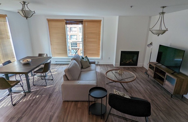 Lovely Downtown 2-bedroom Condo