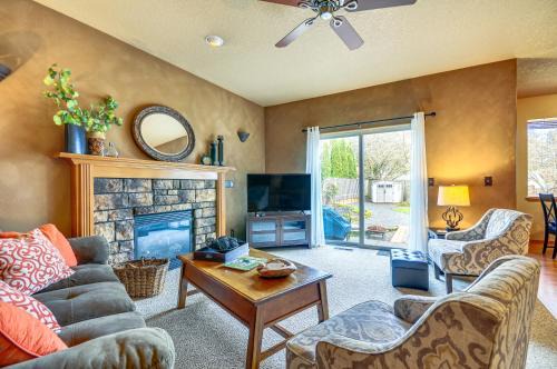 Lovely Dundee Home with Private Yard and Fire Pit!