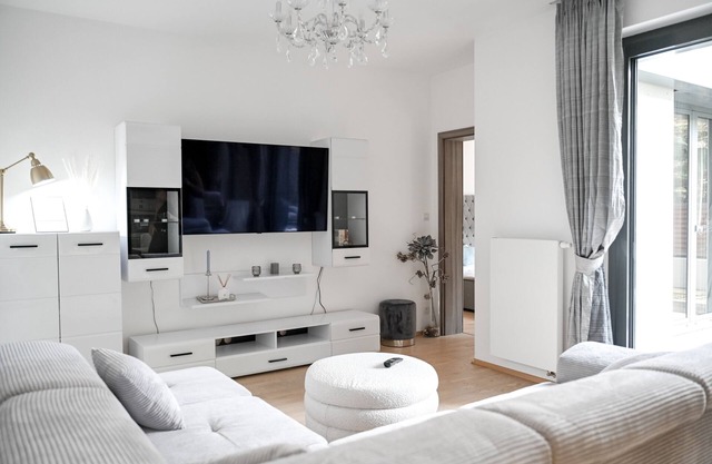 Lovely Family Suite (Apart534), Lovely family suite: luxurious modern apartment with private garden