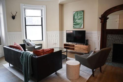 Lovely Fenway 1br in Historic Boston Building