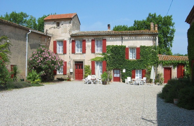 Lovely gite with pool in ancient wine domaine Lovely