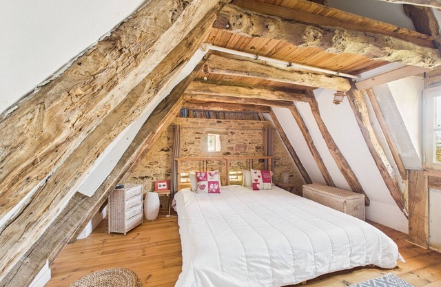 Lovely house with pool and garden