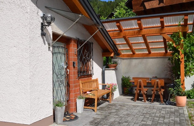 Lovely Holiday Apartment in Gemeinde Flattach with Common Pool