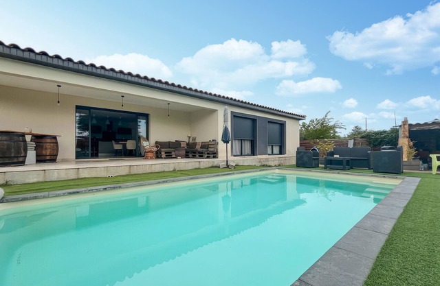 Lovely home in St-Genies-de-Comolas