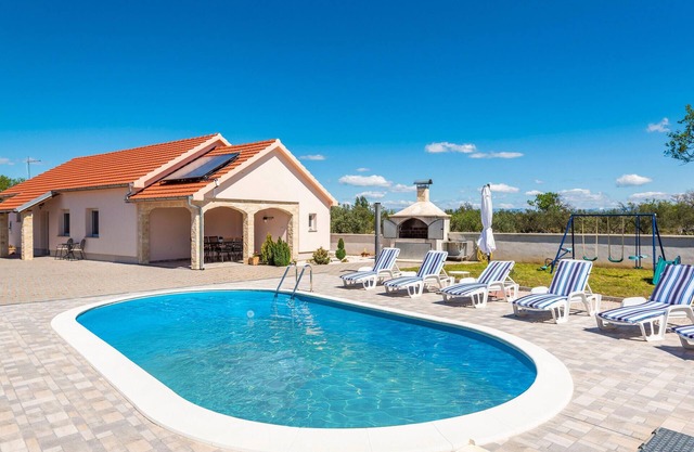 Lovely home in Bristani Donji with WiFi