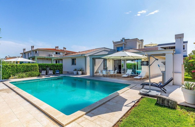 Lovely home in Banjole with WiFi