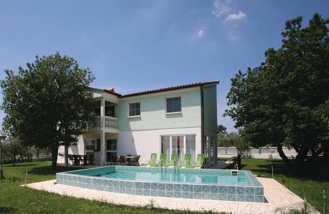 Lovely home in Buje with WiFi