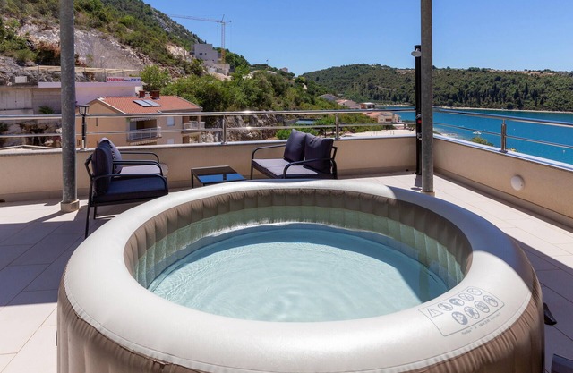 Lovely home in Duba with WiFi