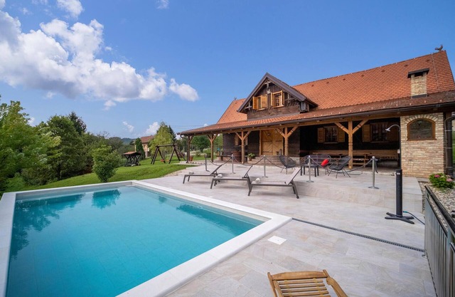 Lovely home in Gornji Trpuci with WiFi