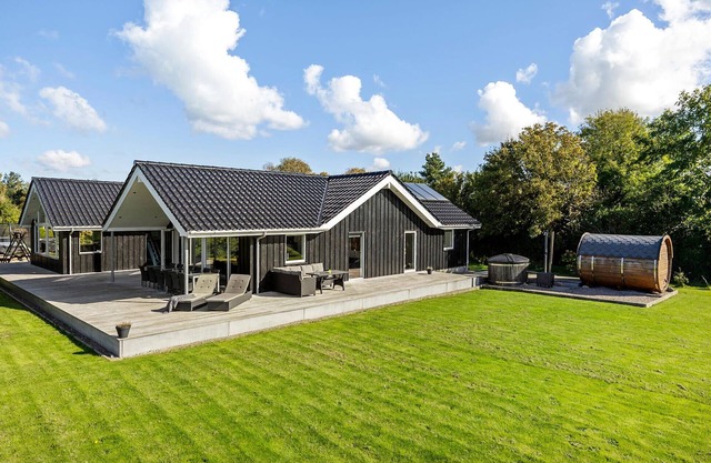 Lovely home in Gørlev with sauna