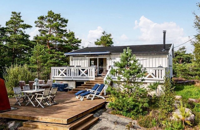 Lovely home in Gressvik with WiFi