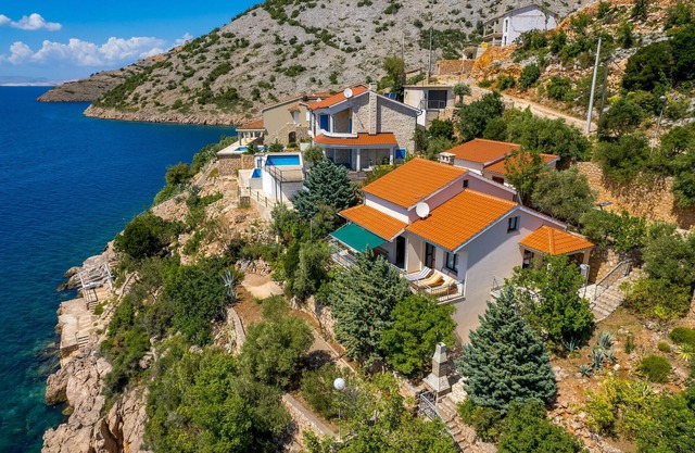 Lovely home in Josinovac with WiFi