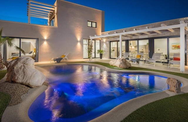 Lovely home in Kastelir