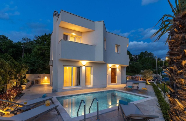 Lovely home in Kraljevica