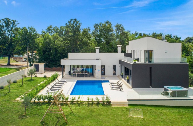 Lovely home in Kujici with sauna