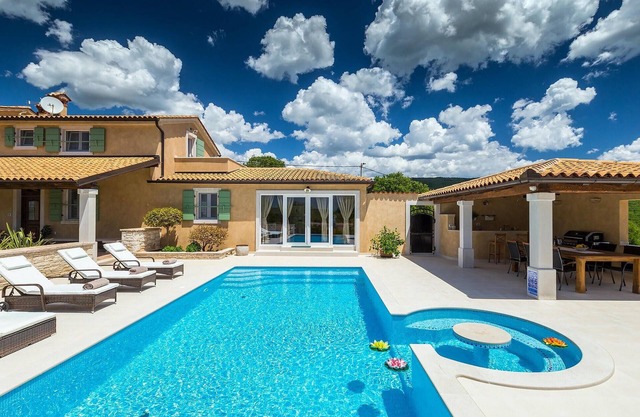 Lovely home in Labin - Rabac