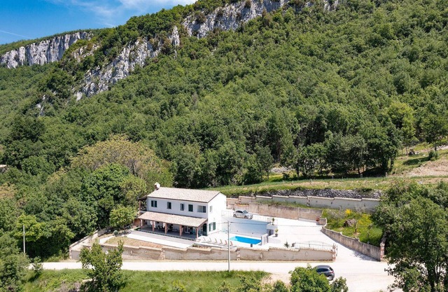 Lovely home in Lupoglav