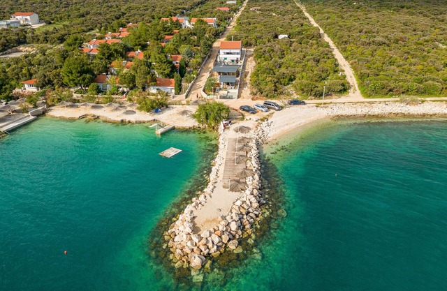 Lovely home in Mandre with kitchen