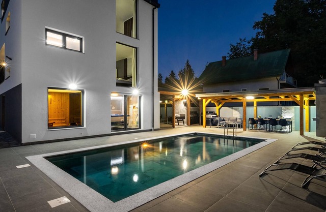 Lovely home in Novo Zvecevo with sauna