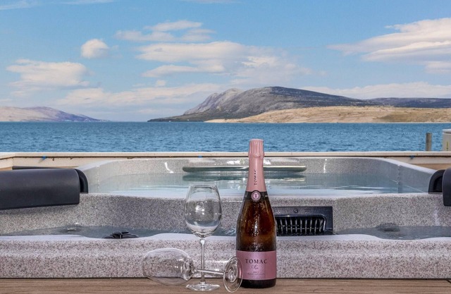 Lovely home in Novalja with WiFi