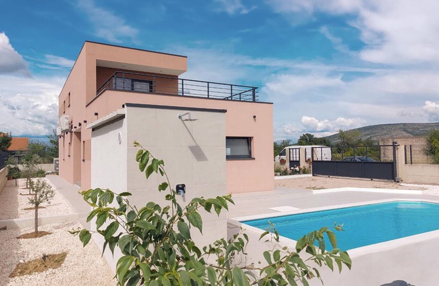 Lovely home in Oklaj with sauna