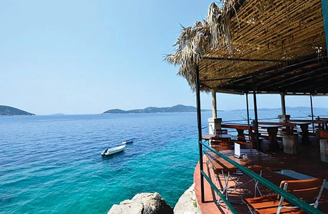 Lovely home in Orasac with WiFi