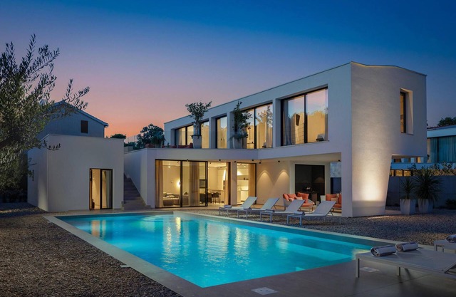 Lovely home in Pakostane