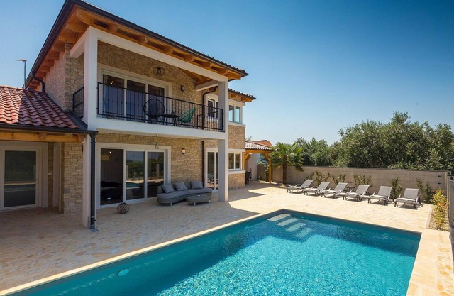 Lovely home in Porec with sauna