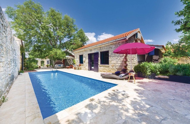 Lovely home in Pridraga with WiFi